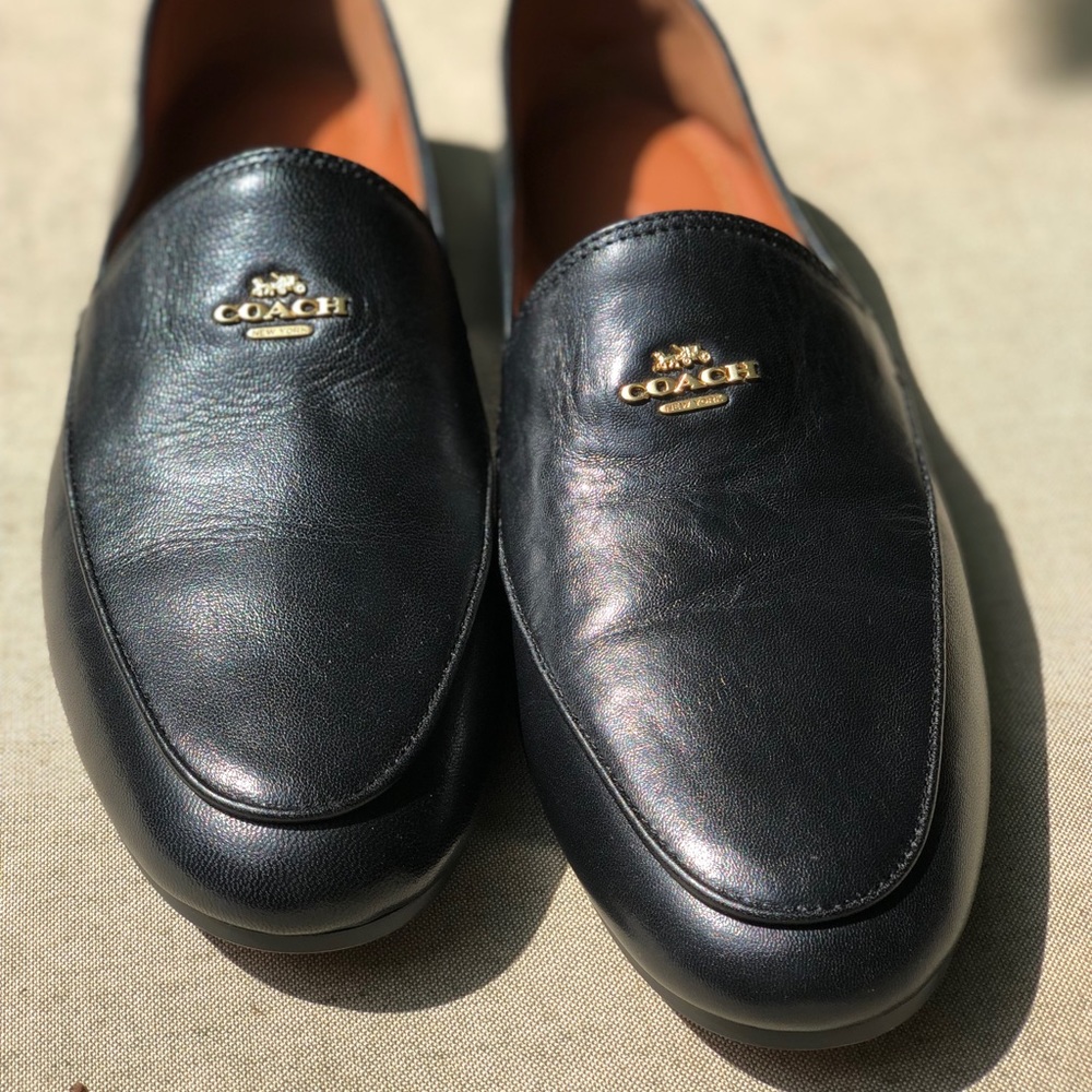 SOLD!! COACH Women’s Hallie leather loafer black.